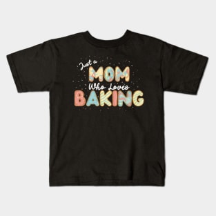 Mom who loves baking Kids T-Shirt